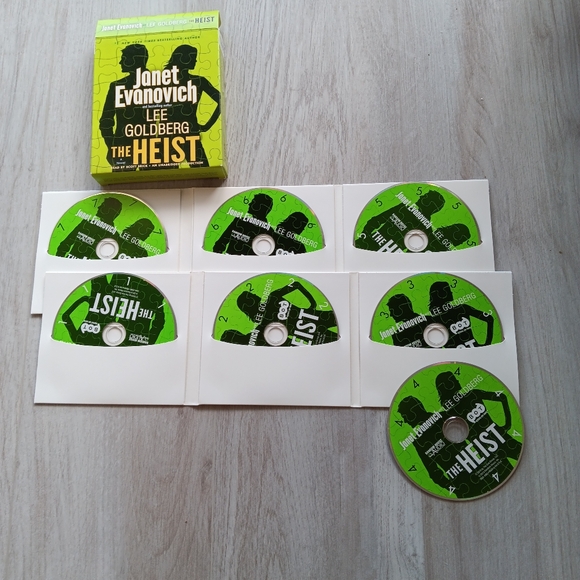 Janet Evanovich The Heist Audio Book CD Boxed Set 7 Discs 8.5 Hours Made in US - Picture 2 of 8